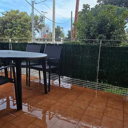 Con Terraza & Bbq, 5 Min A Pie De La Playa Quarto em Acomodações Particulares